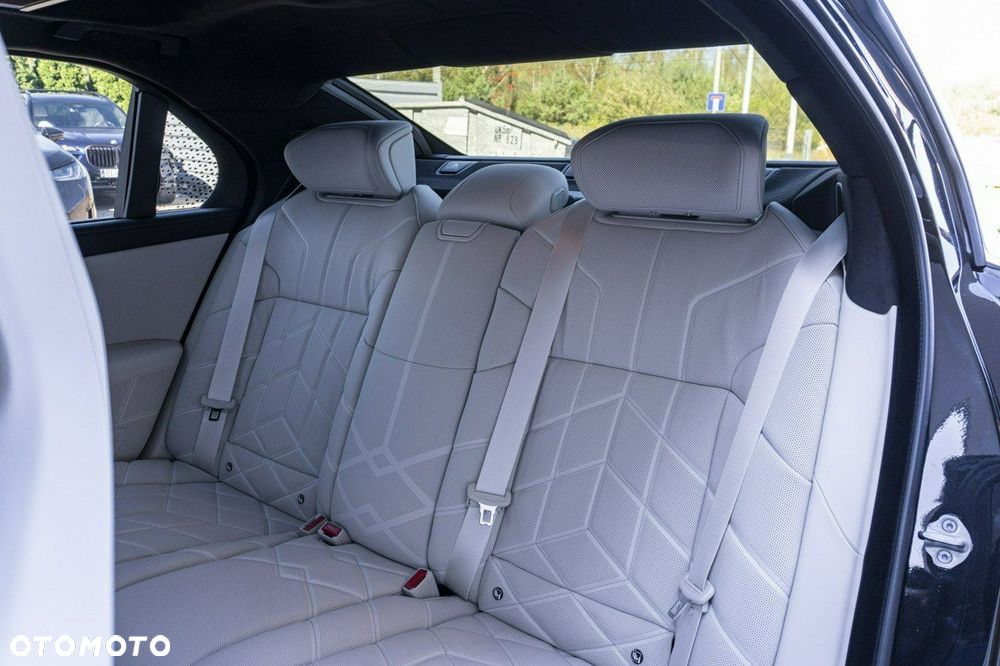 BMW Seria 7 M760e PHEV xDrive sport - 21