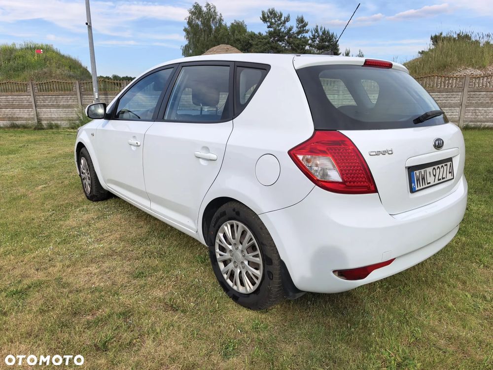 Kia Ceed 1.4 L - 7