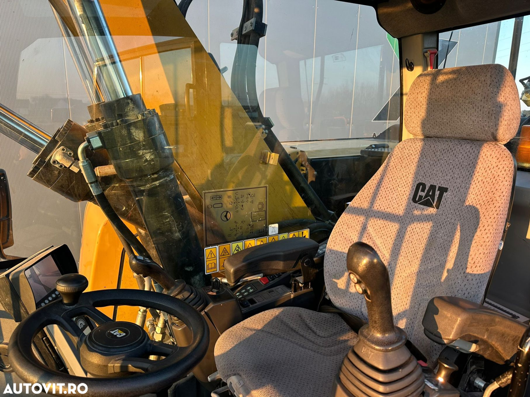 Cat M 3024 Excavator pe Roti - 6