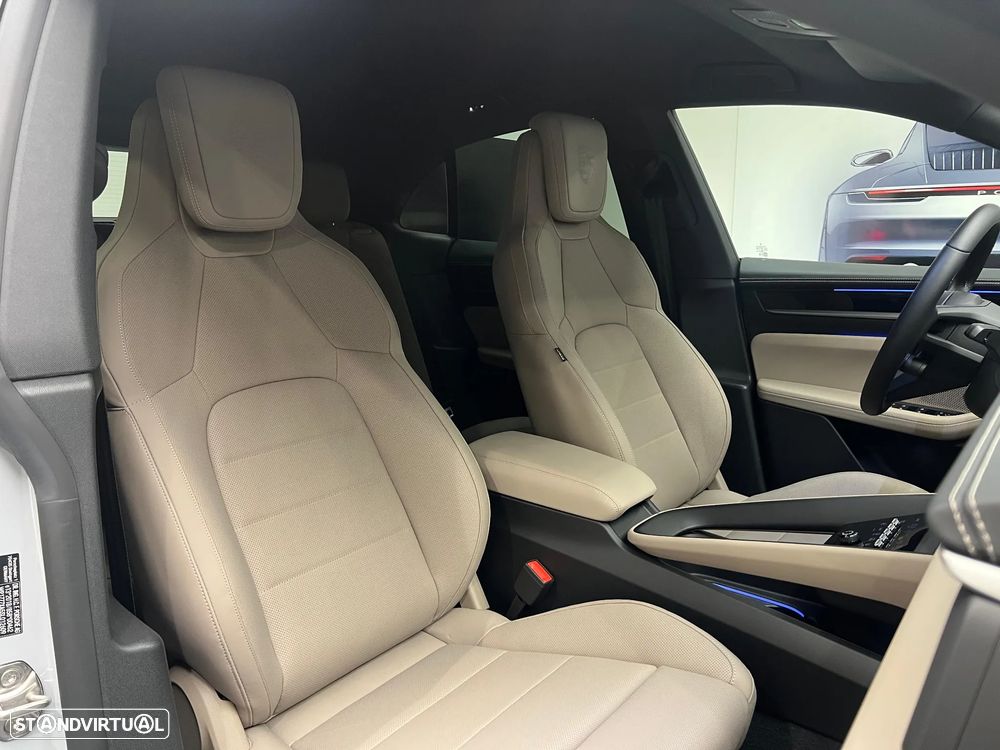 Porsche Macan Electric 4 - 30