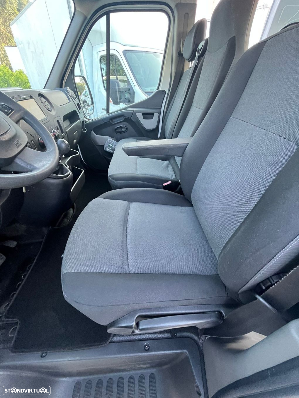 Renault Master 7 lugares C/ 31.000 KM - 15