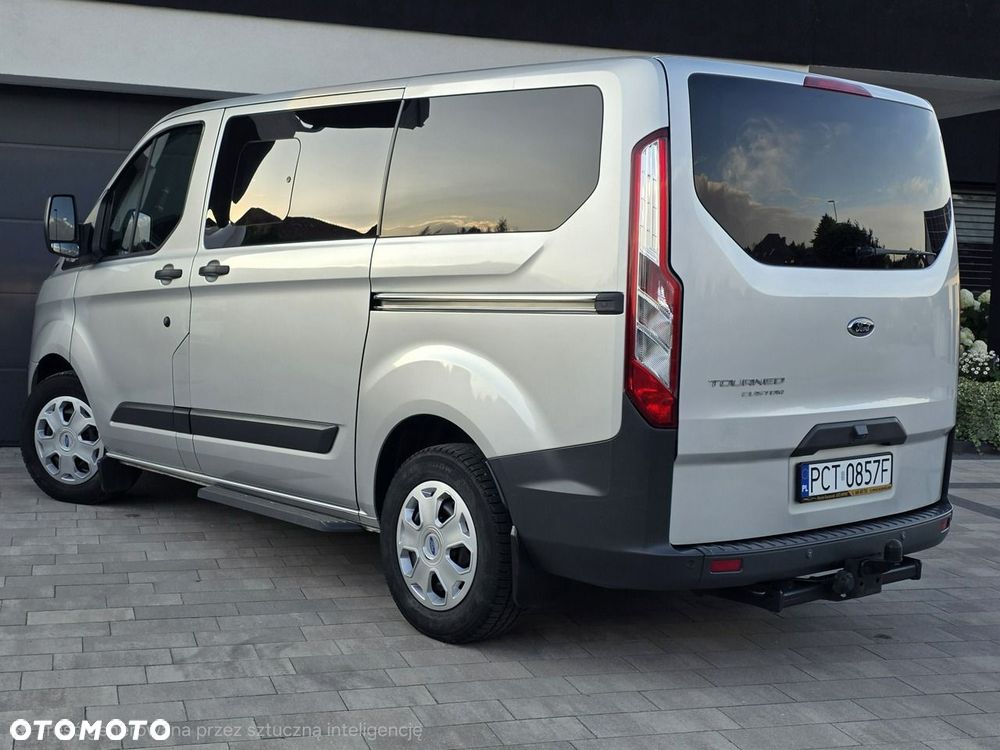 Ford Tourneo Custom - 3