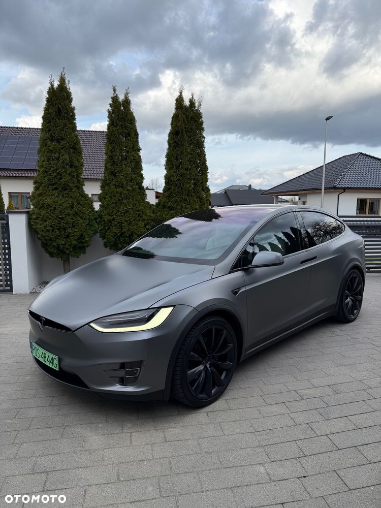 Tesla Model X - 3