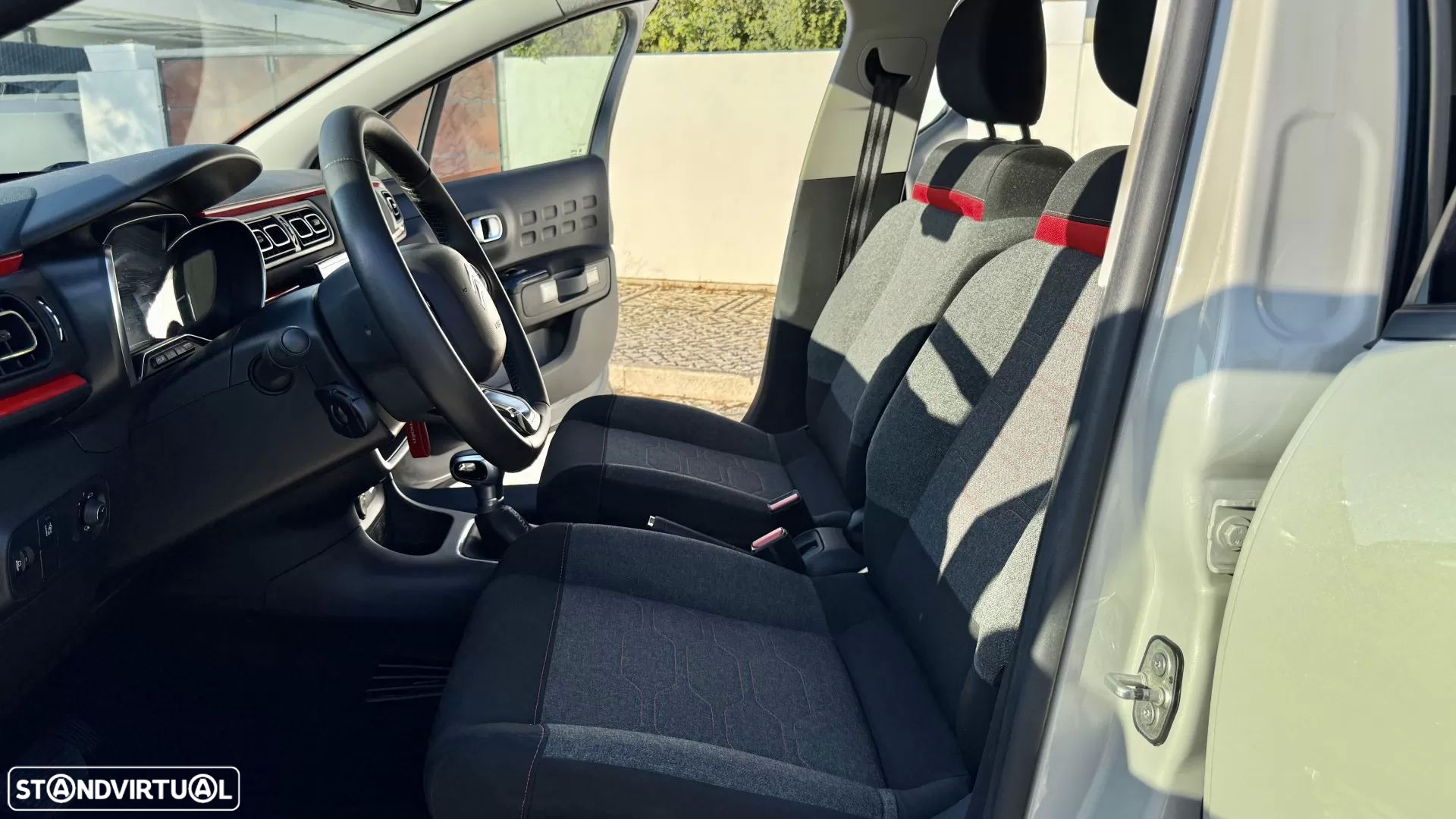 Citroën C3 1.2 PureTech Shine EAT6 - 17