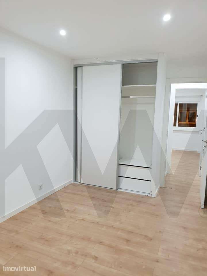 T2 Remodelado c/ arrecadação Odivelas - Grande imagem: 2/6