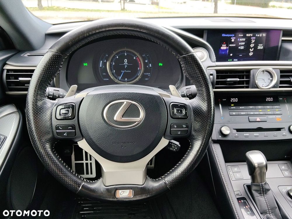 Lexus RC 200t / 300 F Sport - 16