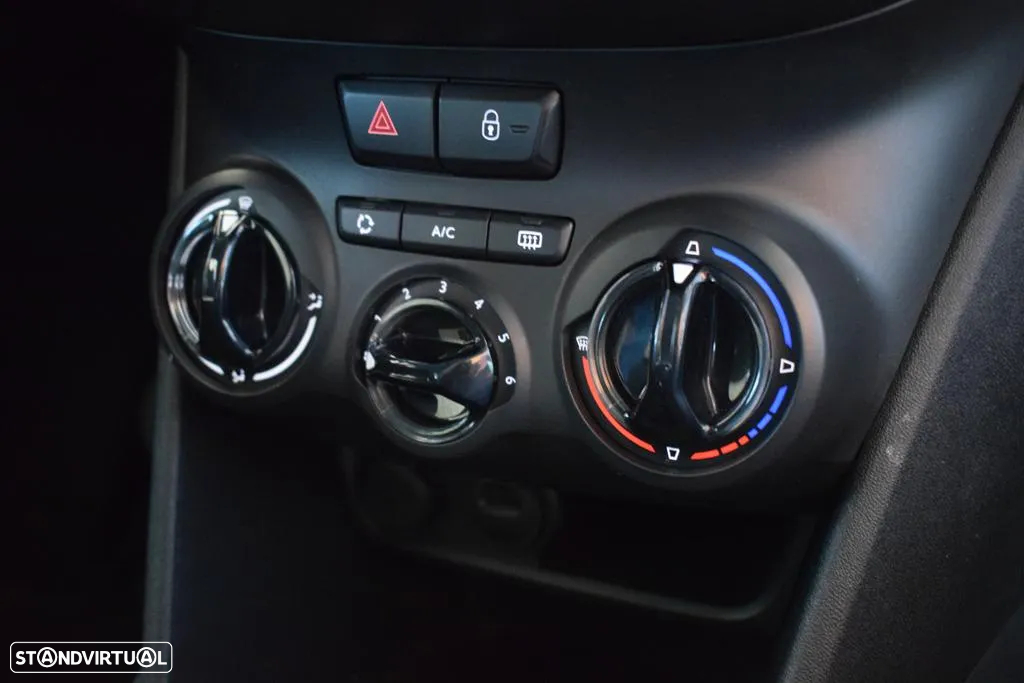 Peugeot 208 1.2 PureTech Signature - 40