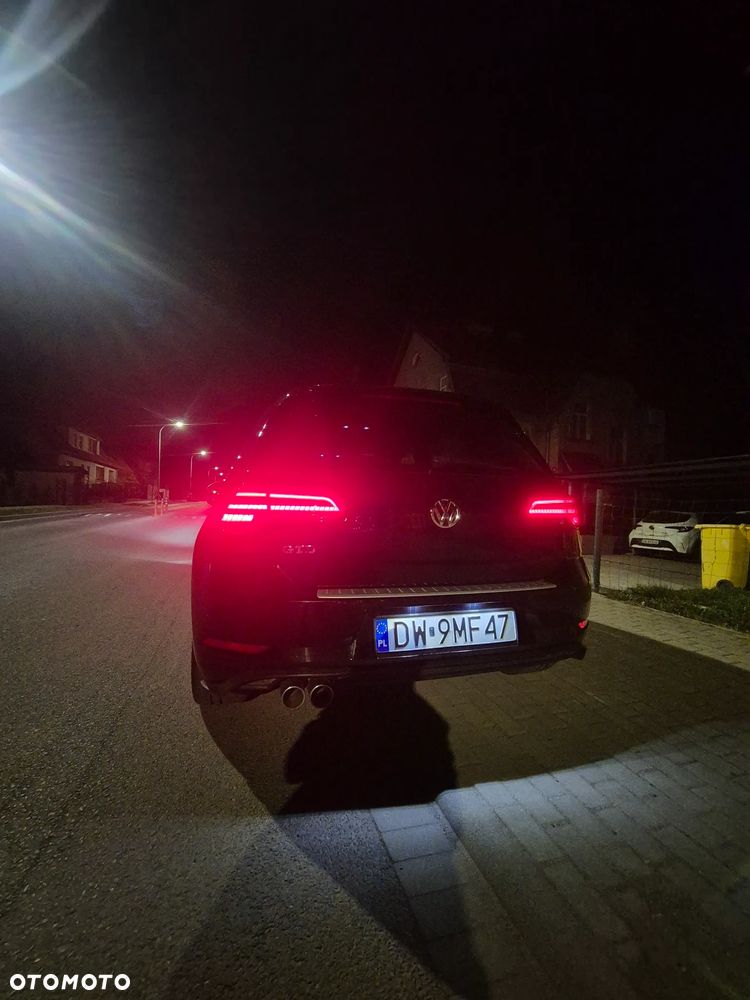 Volkswagen Golf - 1
