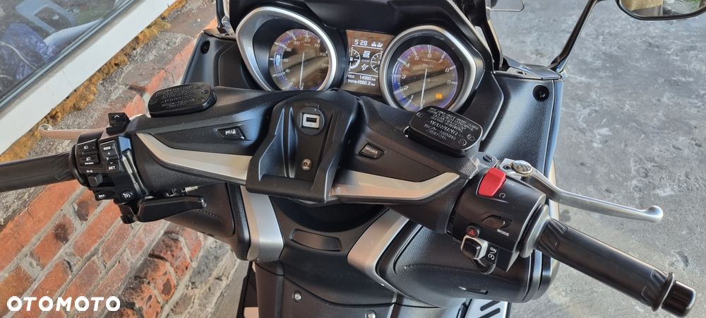 Yamaha Tmax - 8