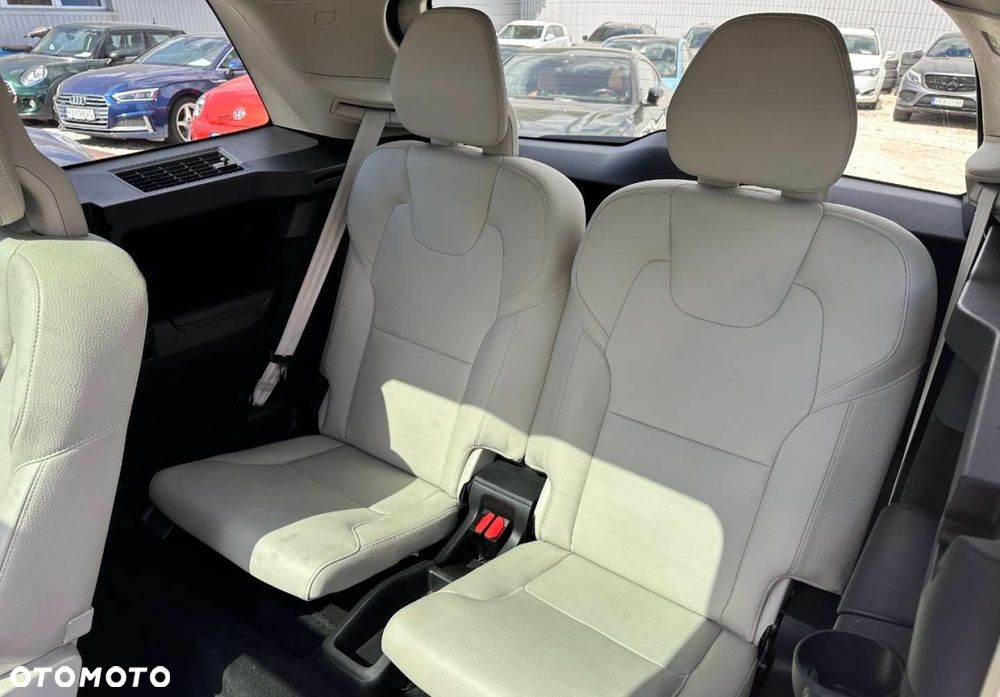 Volvo XC 90 - 21