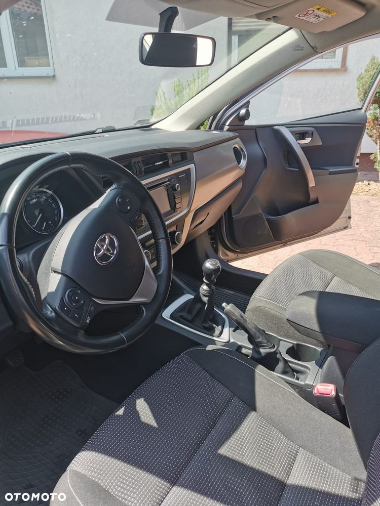 Toyota Auris 1.6 Premium + - 40
