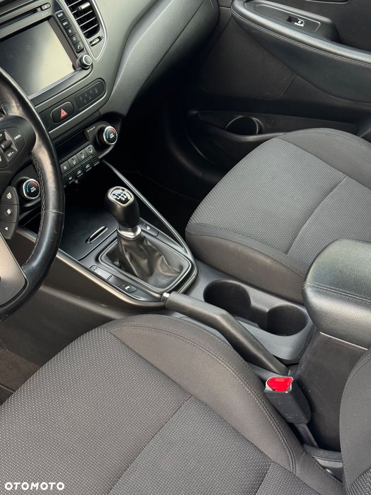 Kia Carens 1.7 CRDi 115 Dream Team Edition - 24