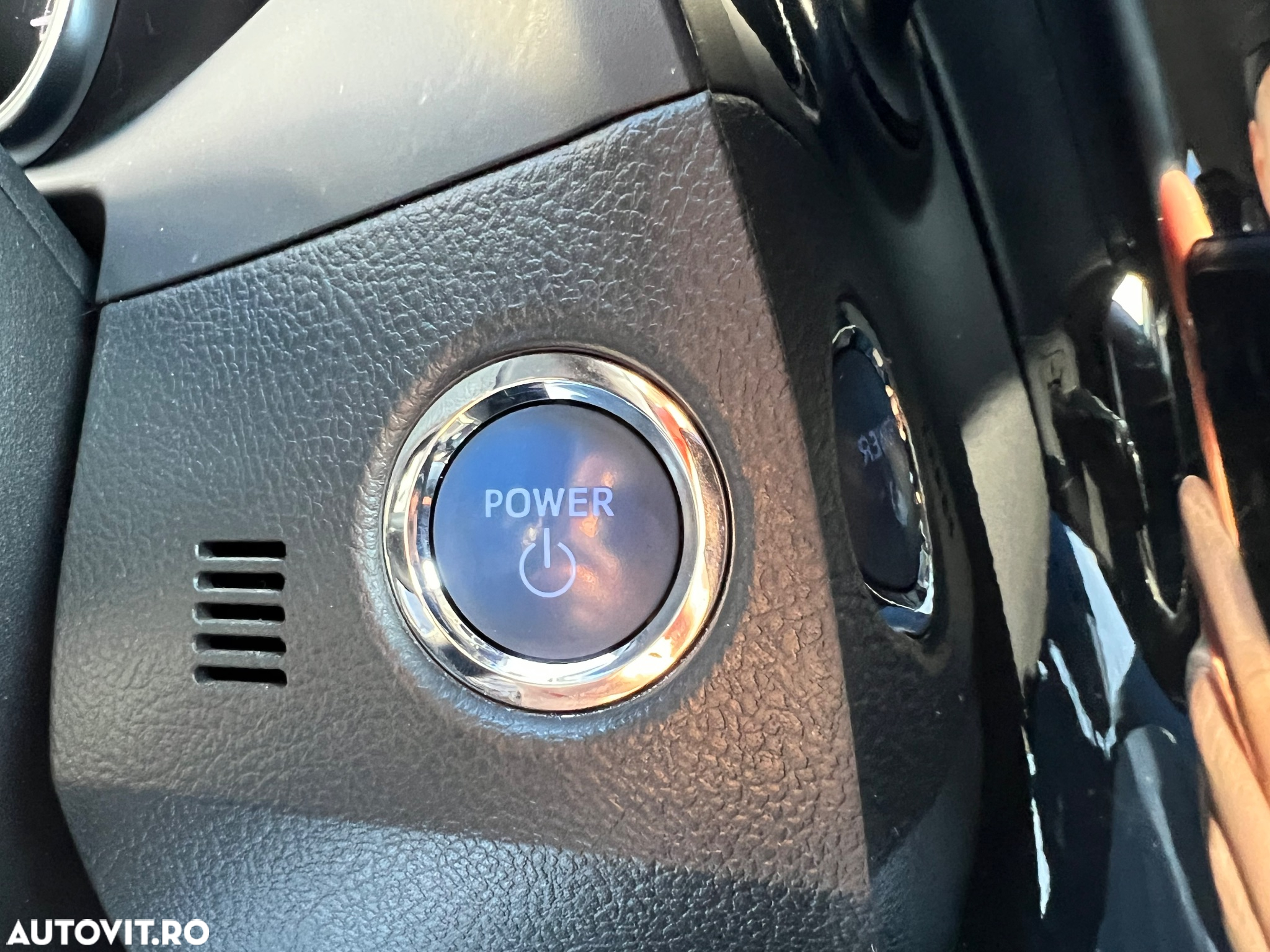 Toyota Auris 1.8 L VVT-i HSD Sol + - 16