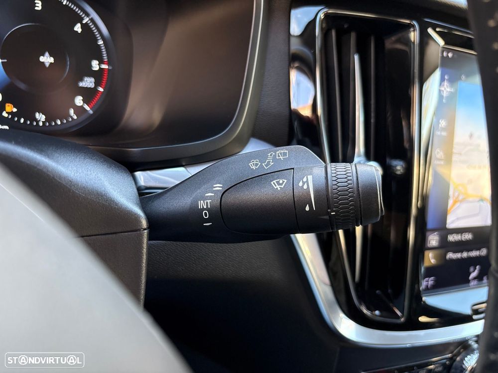 Volvo V60 2.0 D3 Momentum Plus - 17