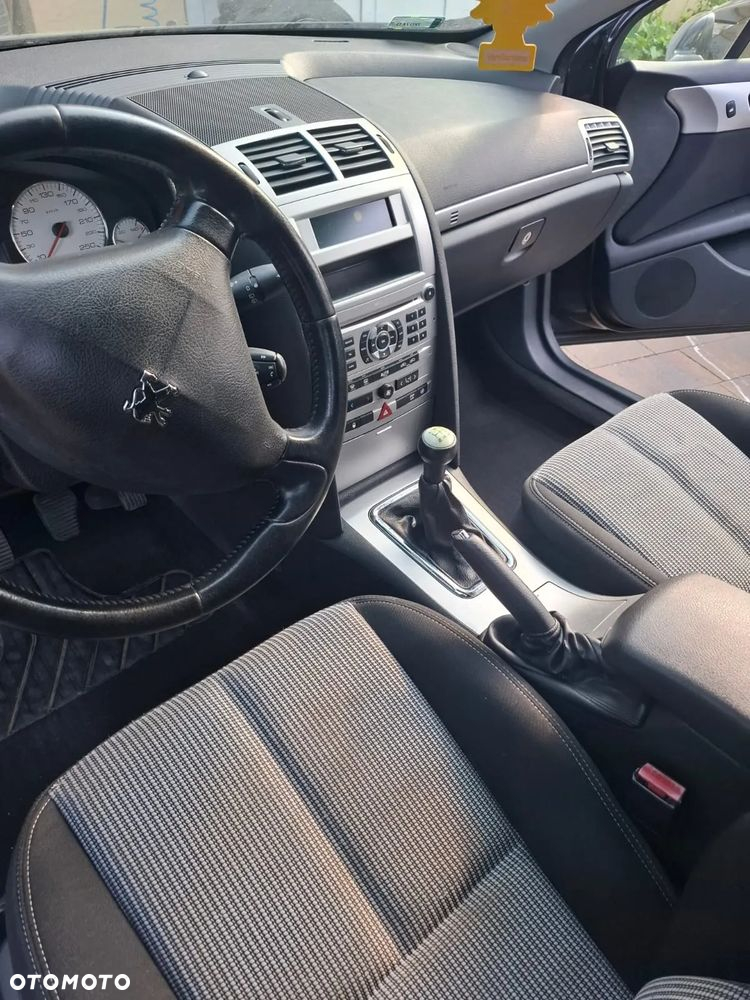 Peugeot 407 - 11