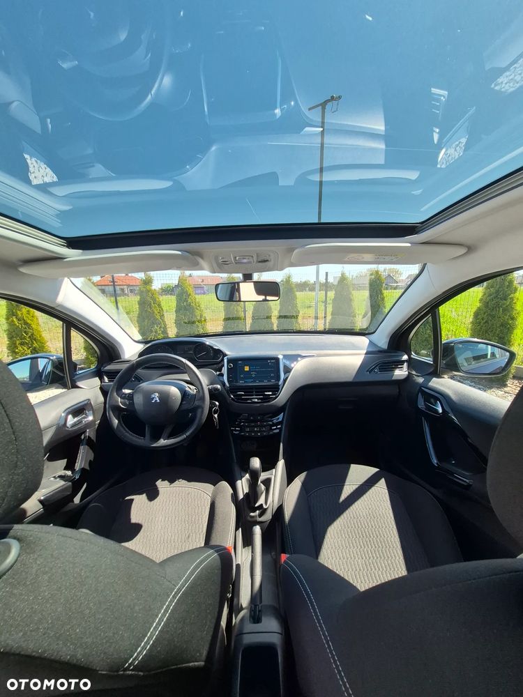 Peugeot 208 - 18