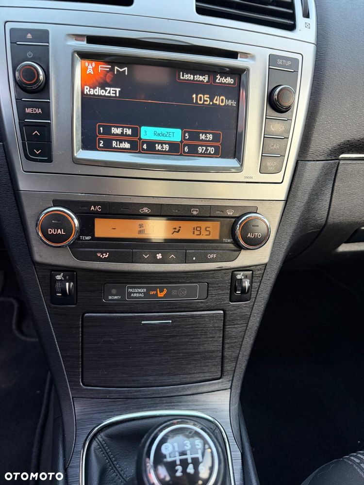 Toyota Avensis 1.6 Active - 9