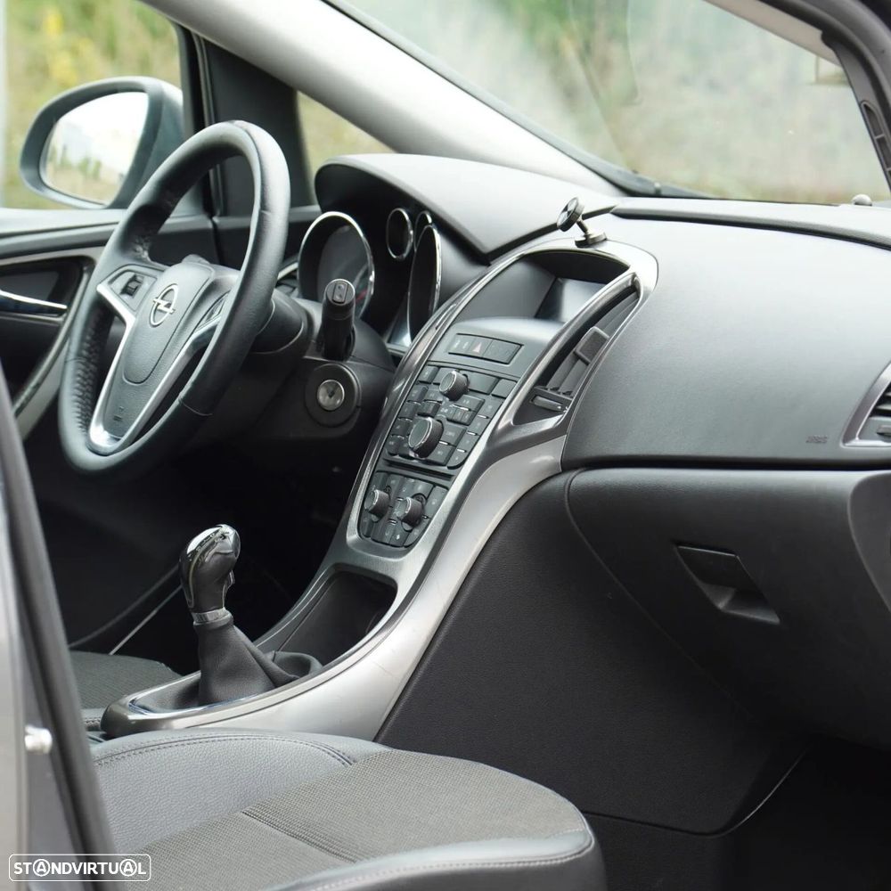 Opel Astra Caravan - 13