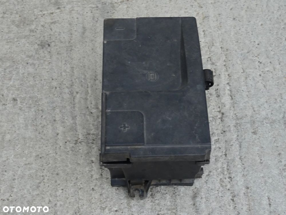 OBUDOWA SKRZYNKA POKRYWA NA AKUMULATOR PODSTAWA OPEL INSIGNIA A 2,0 2,8 1,6T 1,4T - 3