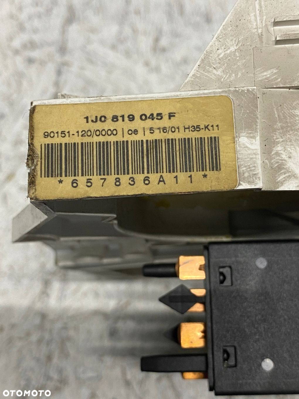 RAMKA NAWIEWU PANELU PRZYCISKI VW POLO 6N LUPO GOLF IV 6N0858305C - 6