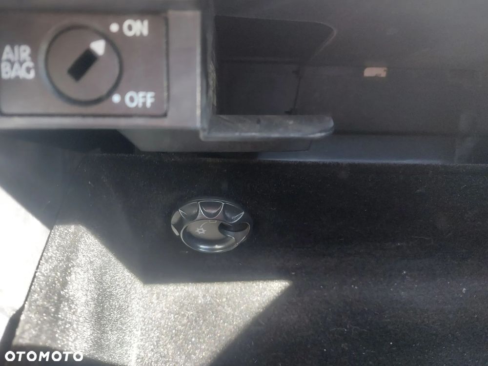 Volkswagen Golf 1.6 TDI DPF BlueMotion Technology Comfortline - 21