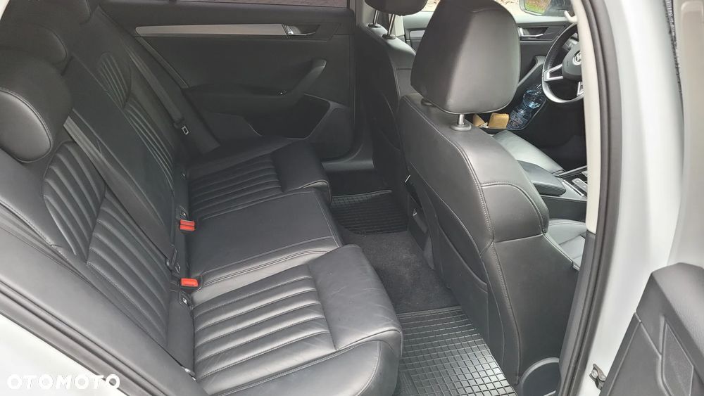 Skoda Superb 2.0 TDI DSG Premium Edition - 21