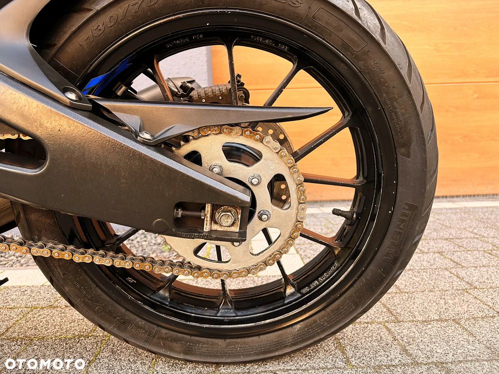 Yamaha YZF - 11