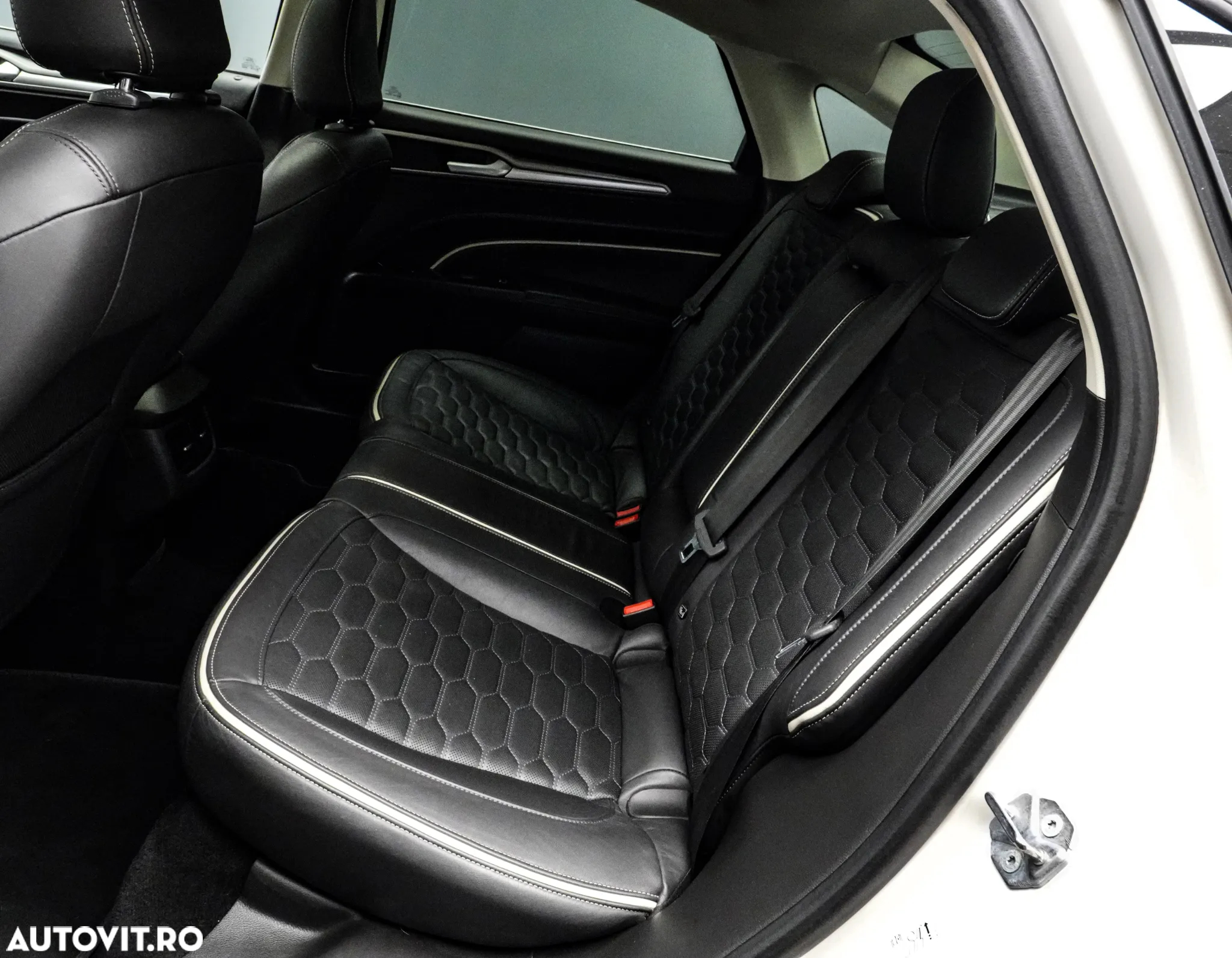 Ford Mondeo Vignale 2.0 Hybrid - 16