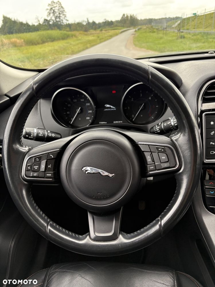 Jaguar F-Pace - 23