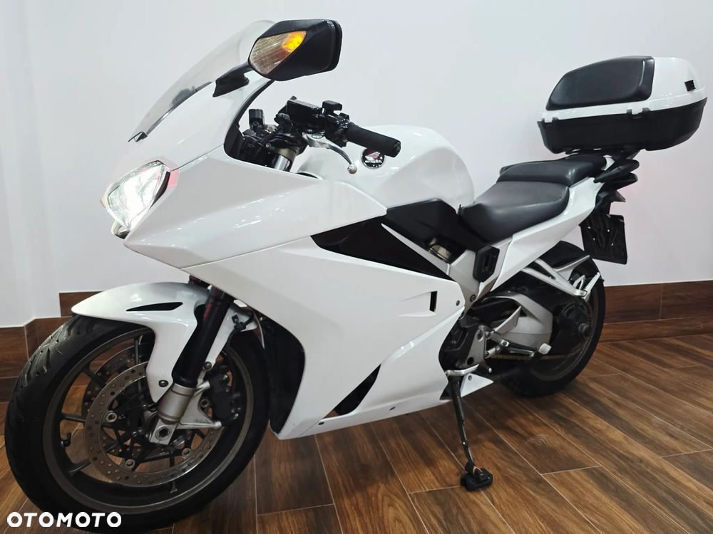 Honda VFR - 4