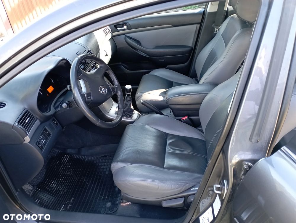 Toyota Avensis 2.2 D-4D Prestige - 8