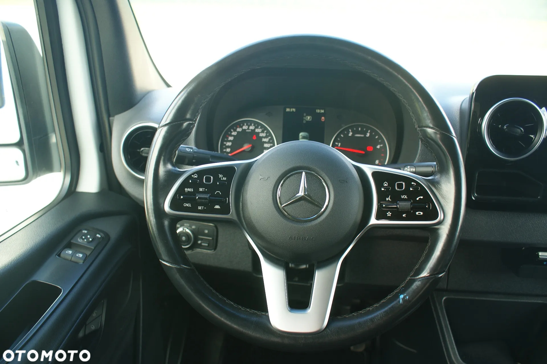 Mercedes-Benz Sprinter - 9