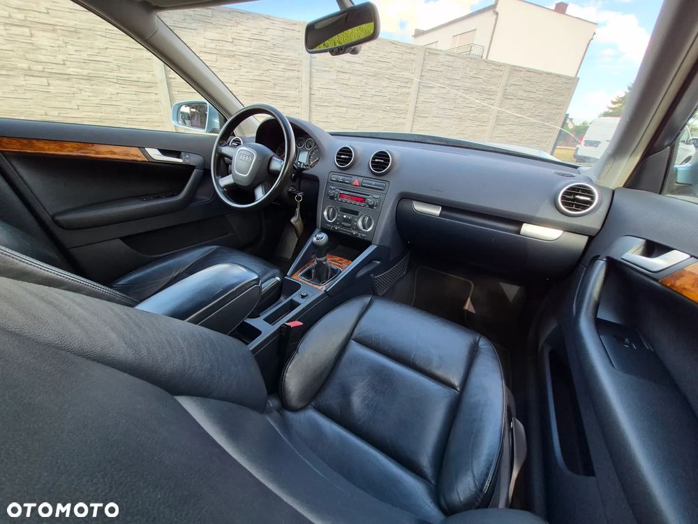 Audi A3 Sportback 2.0 FSI Ambiente - 12