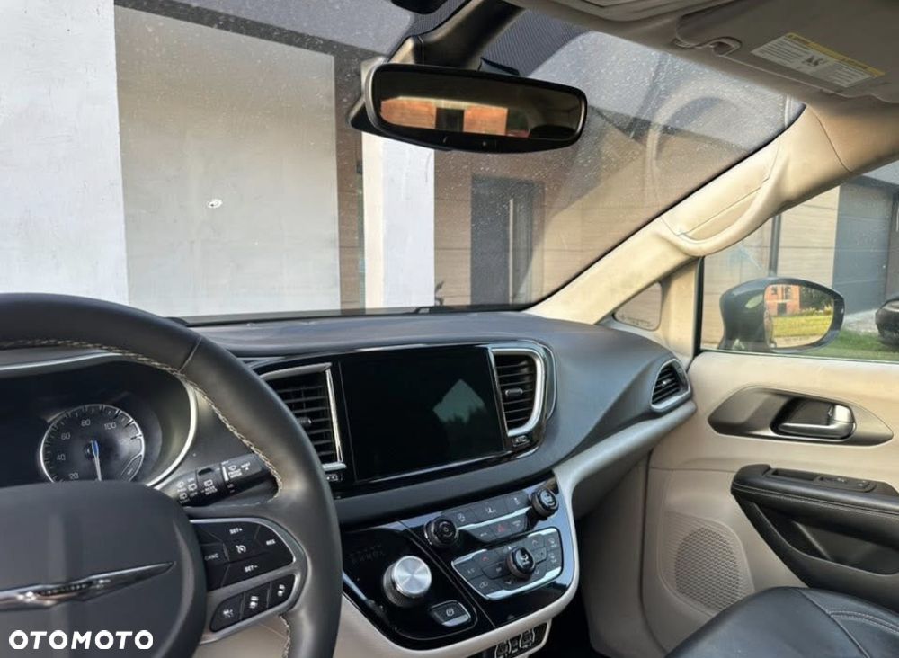 Chrysler Pacifica - 8