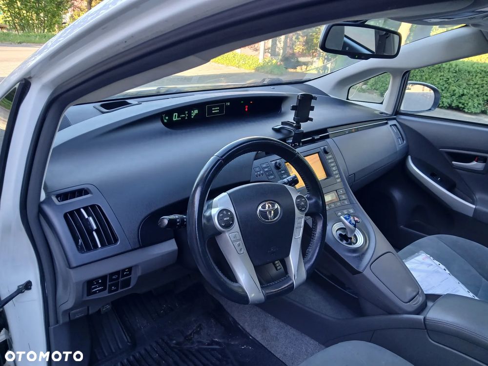 Toyota Prius (Hybrid) Executive - 10