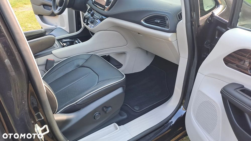 Chrysler Pacifica - 10
