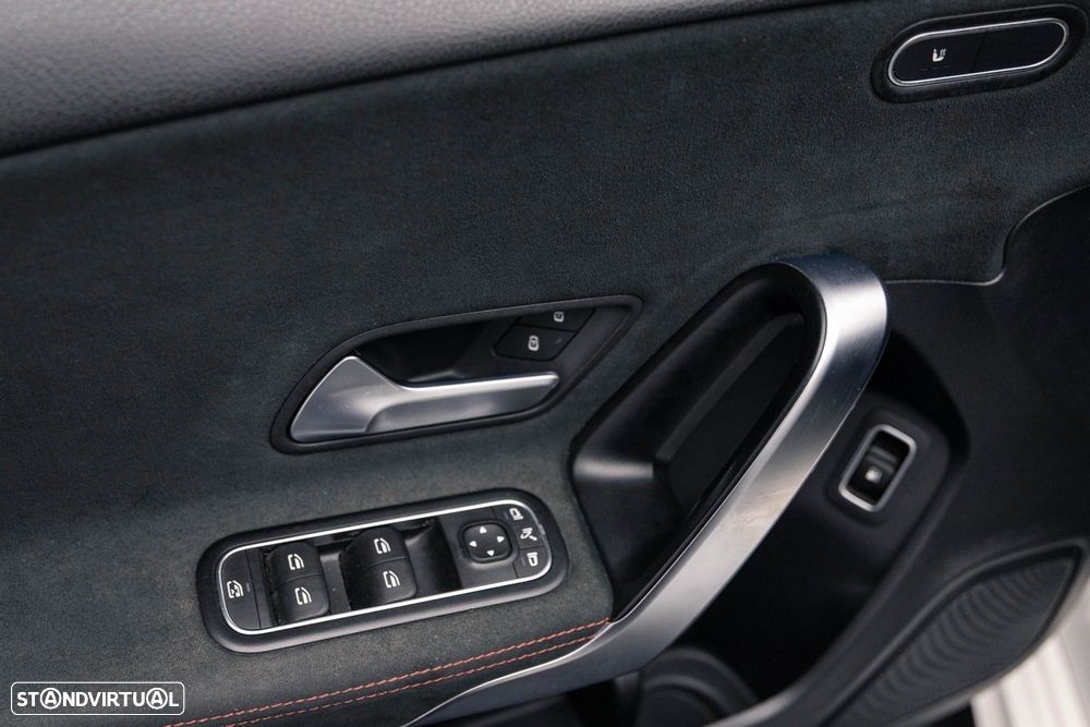 Mercedes-Benz A 250 Limousine e AMG Line - 40