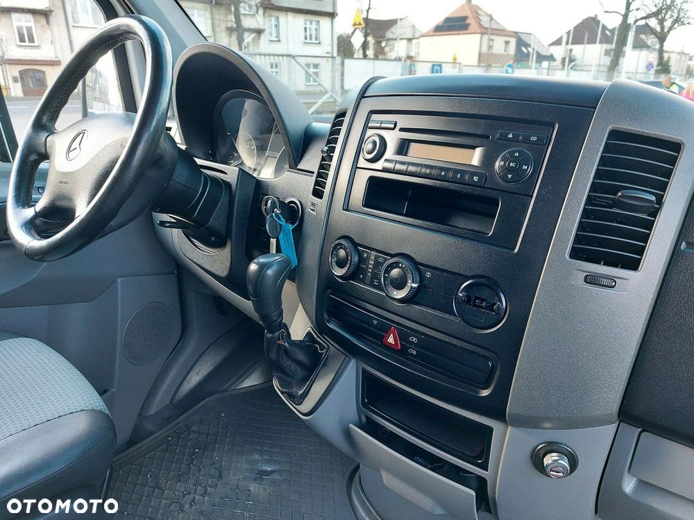 Mercedes-Benz Sprinter - 15