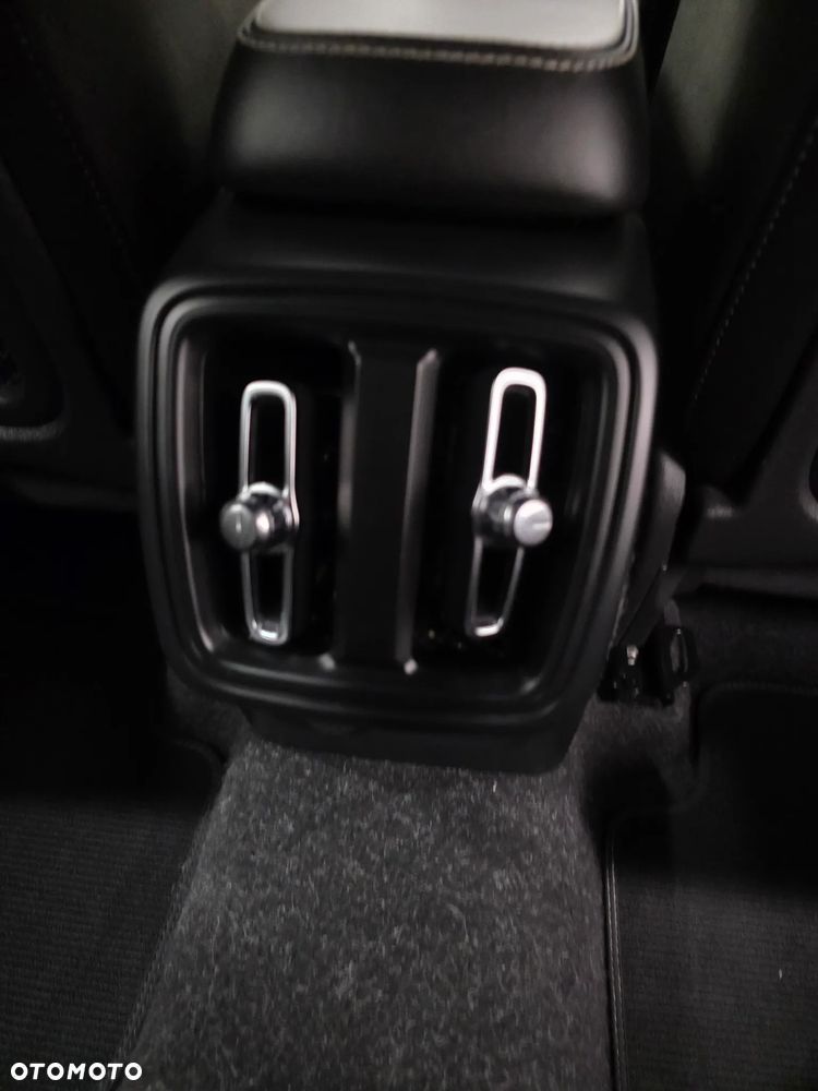 Volvo XC 40 D4 AWD R-Design - 20