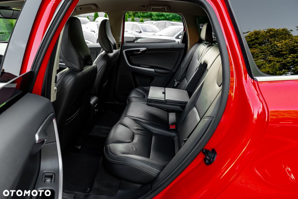 Volvo XC 60 D3 AWD R Design - 21
