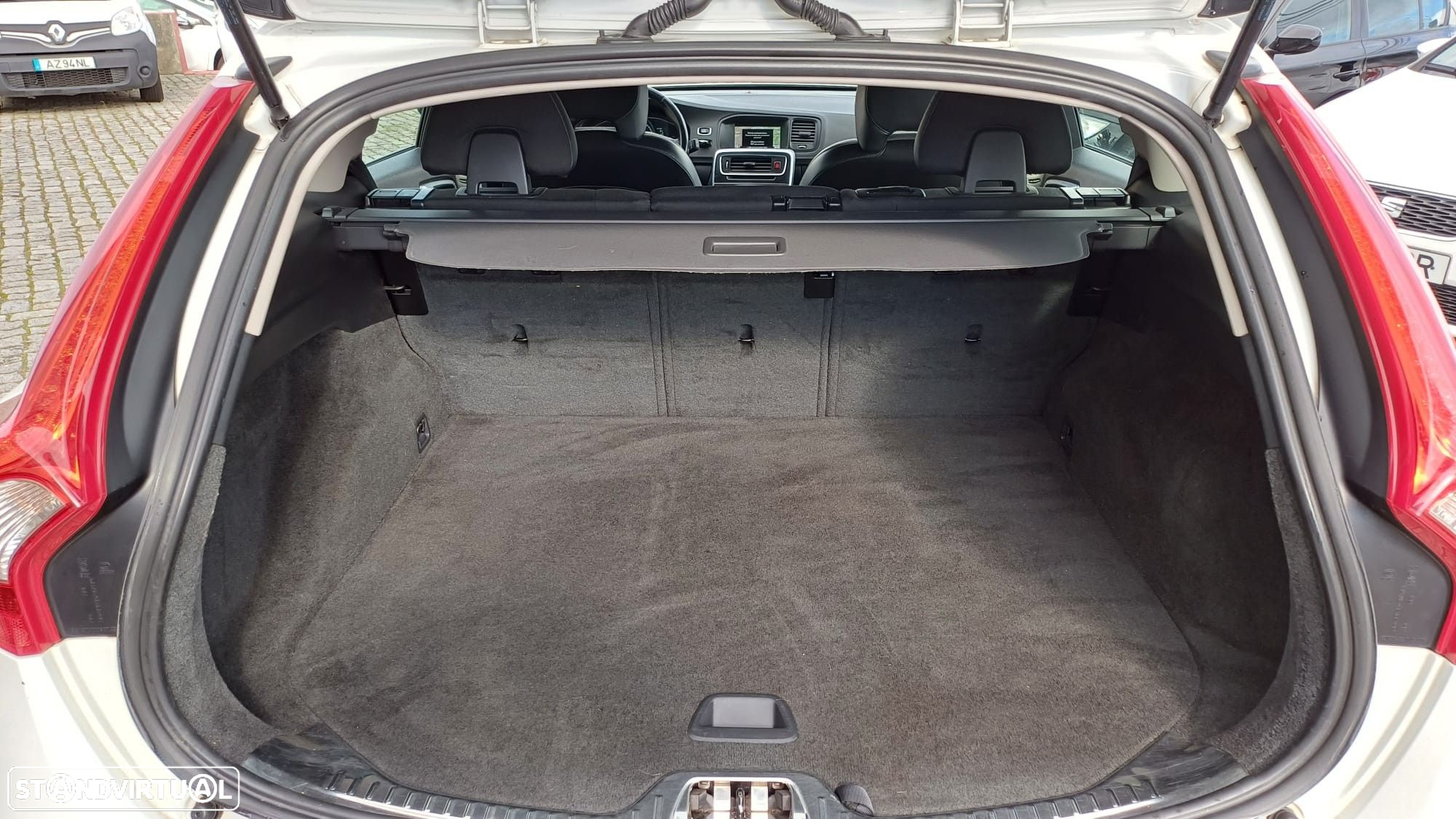 Volvo V60 Cross Country 2.0 D3 Summum - 21