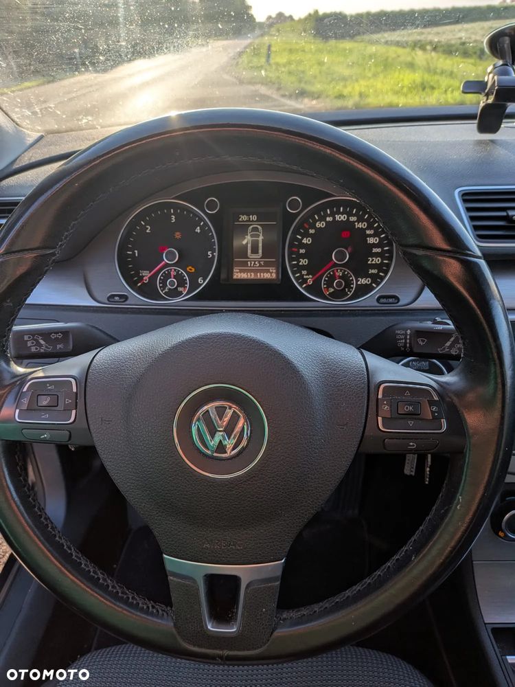 Volkswagen Passat - 15