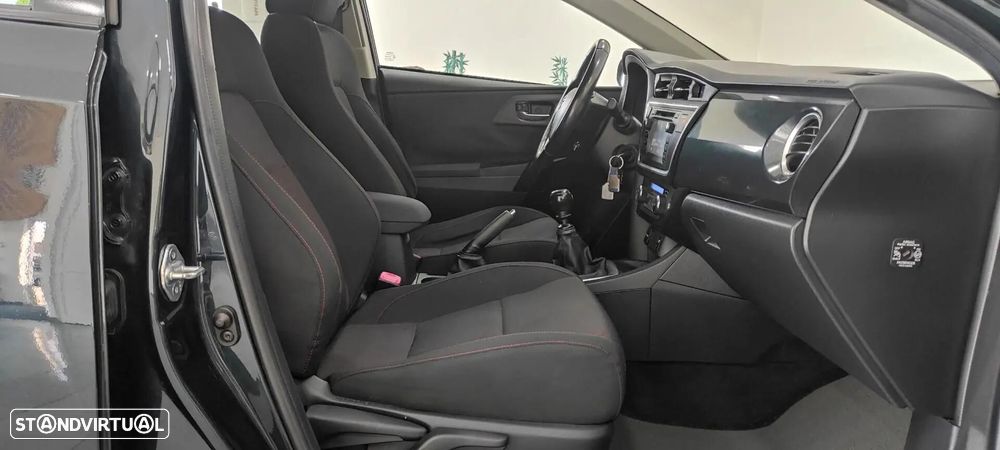 Toyota Auris Touring Sports 1.4 D-4D Comfort - 24