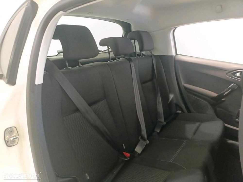 Peugeot 208 2019 photo 3