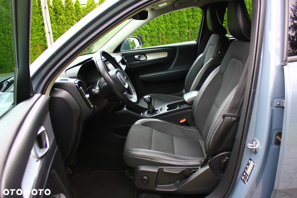 Volvo XC 40 T3 Momentum Pro - 26