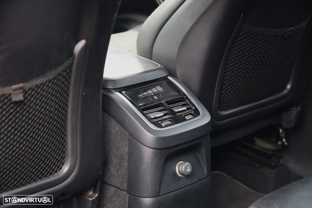 Volvo XC 90 2.0 T8 PHEV R-Design AWD - 28