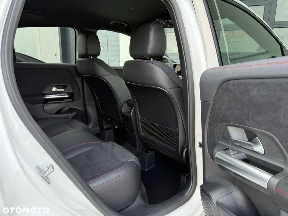 Mercedes-Benz GLA - 28