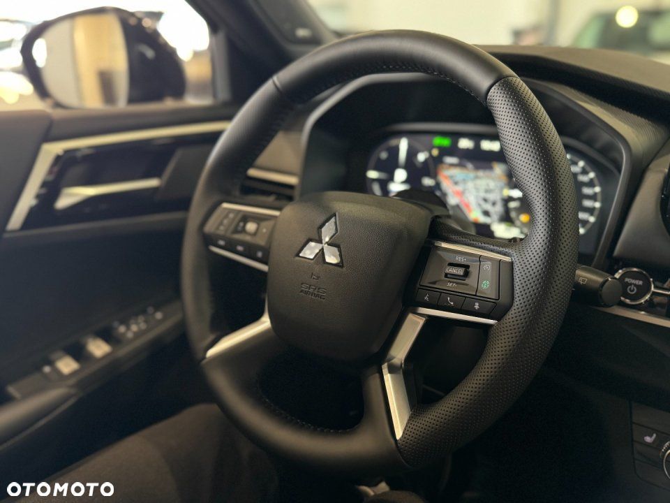 Mitsubishi Outlander - 16
