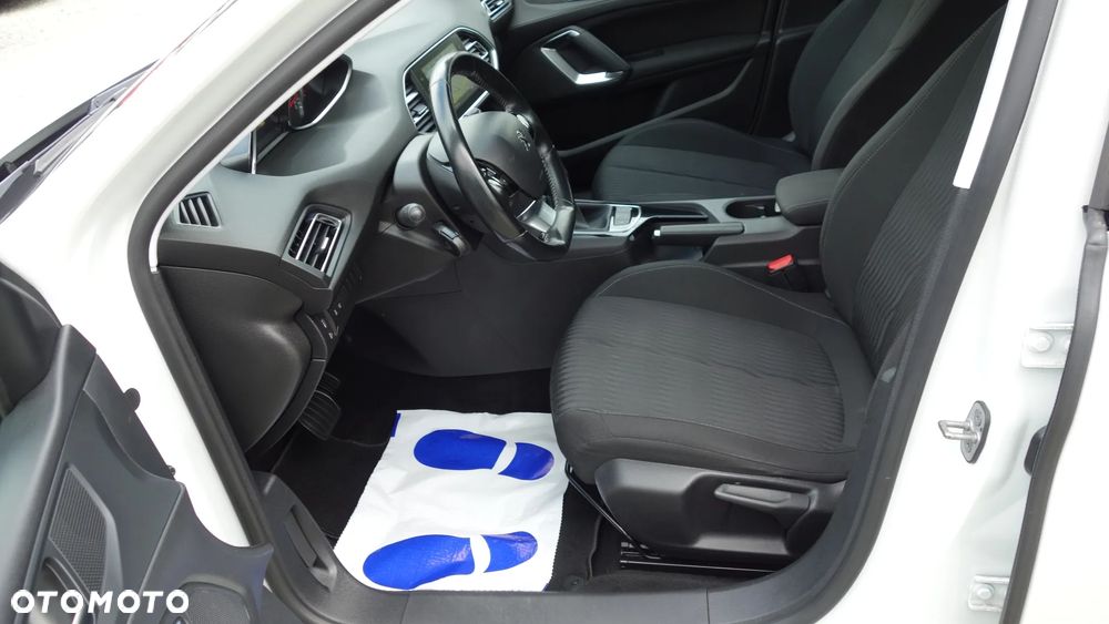 Peugeot 308 SW BlueHDi 120 EAT6 Stop & Start Allure - 15