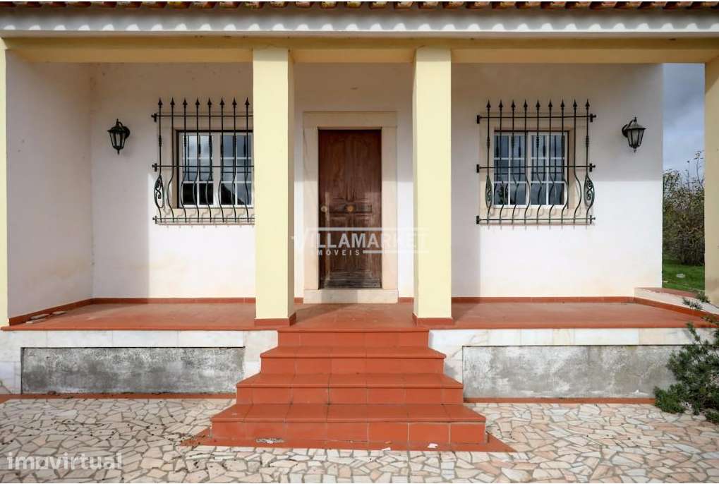 Quinta composta por uma moradia V4 e uma armazém com 5750 m2 situada e - Grande imagem: 2/8